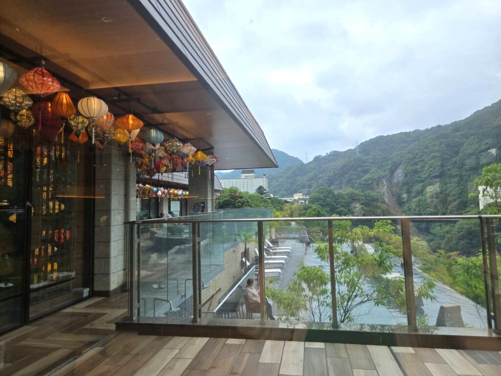 足湯からみえるおぷーろ